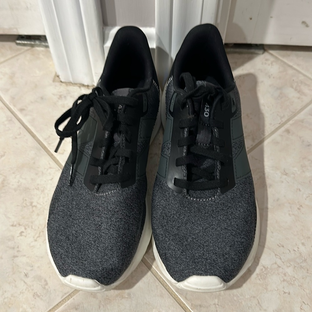 Like new women’s new balance sneakers